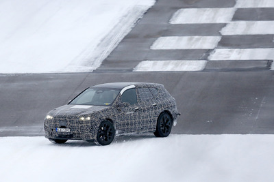 BMWの新型エレクトリックSUV「iNext」市販型は「i5」で決定? 発表時期は未定 画像