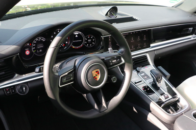 911風ステアリングホイールを確認!ポルシェ パナメーラ 改良新型プロトをキャッチ 画像