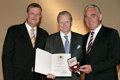 ヴォルフガング・ポルシェ氏、シュタウファー財団ゴールドメダルを受賞 画像