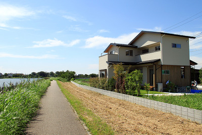 農園&駐車場3台つき分譲住宅、駅から徒歩23分で3000万円…買う人たちのリアル 画像
