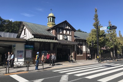 山手線旧原宿駅は8月下旬から解体…撤去後には旧駅舎の欧風を再現した建物が登場 画像
