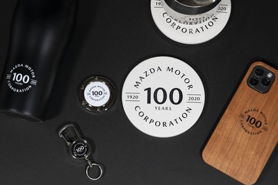 MZレーシング、マツダ100周年記念バッグハンガーとコースター発売 画像
