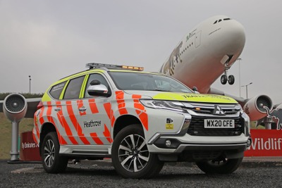 三菱 パジェロスポーツ 新型、空港オペレーション車両として配備…英ヒースロー 画像