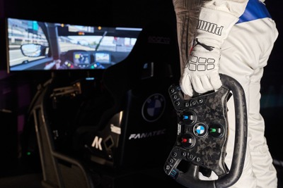 BMWの新型ステアリングホイール、ゲームとレーシングカーで共用…2021年発売へ 画像