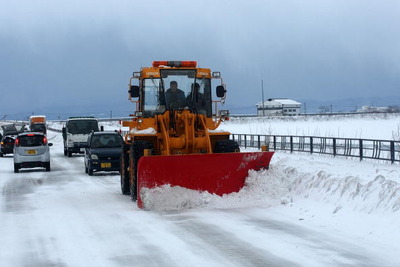 大雪によるガス欠、立往生に注意！…排気の確保、車内備品など 画像