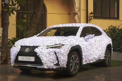 レクサス UX アートカーの最優秀作品、車体を紙の花びらで覆う…日本庭園がモチーフ 画像