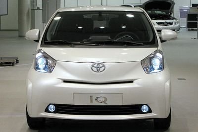 【トヨタ iQ プロトタイプ】商品着想は、欧州のスマート専用駐車場から 画像