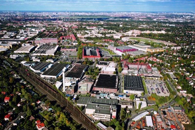 メルセデスベンツ、ベルリン工場での内燃エンジンの生産を終了へ…電動化の拠点に改修 画像
