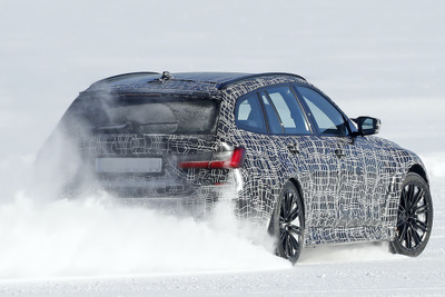 BMW M3ツーリング、最新プロトタイプが豪雪を爆走…全車4WDか？ 画像