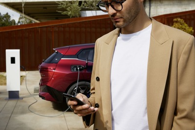BMWとダイムラーの合弁、電動車向け充電サービスを拡大…新たな提携を発表 画像