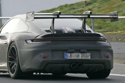 この巨大ウイングで公道モデル!? ポルシェ 911 GT3 RS 新型、最新プロトを確認 画像