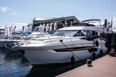 まさに“水上の邸宅”1.9億円の高級輸入ボート「プレステージ520」をヤマハが展示…ジャパンボートショー2021 画像