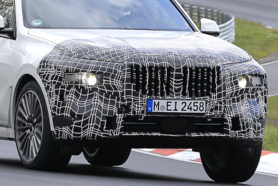 BMW X7 が二段式ヘッドライトに!? 改良モデルでPHEVも 画像