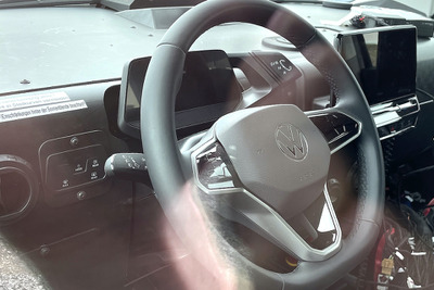 蘇る「ワーゲンバス」、VW ID.BUZZ 最新プロトタイプの内装を激写 画像