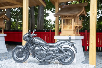 「オートバイ神社」が柏市に誕生…バイクの石像が鎮座、「ホールインワン神社」も併設 画像