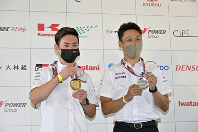 ルマン24時間レース優勝ドライバーにメダル授与…小林可夢偉に金メダル 画像