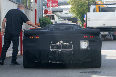 フェラーリの新型V12ハイパーカーは「ネオレトロ」スタイルが目玉に 画像