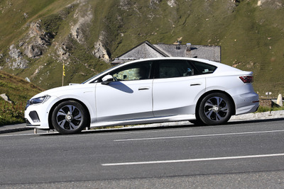 VWの新型EVセダン『ID.ビジョン』市販化へ!航続距離700km、ワゴンタイプも設定か 画像