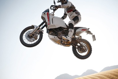 ドゥカティ『デザートX』新型を発表…新世代オフロードバイク 画像