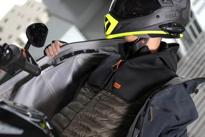 後付できるバイク用防風防寒フード登場、ウェットスーツ素材で首元の寒さを防ぐ 画像