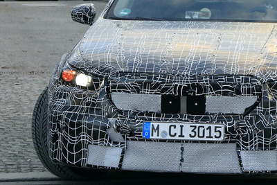 BMWの最強セダン『M5』がついにハイブリッド化!歴代最高「811馬力」の衝撃 画像