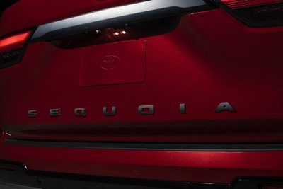 トヨタのフルサイズSUV、『セコイア』新型ティザー 1月25日にモデル発表へ 画像