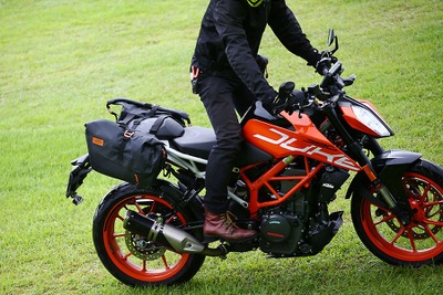 SS系バイクにフィット、容量25Lの小型防水サイドバッグ発売…ドッペルギャンガー 画像