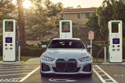 急速充電を2年間無償…BMWのEV、『i4』と『iX』の米国導入で 画像