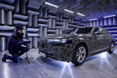 BMWの大型EVサルーン『i7』、プロトタイプが音響テスト 2022年内発表予定 画像