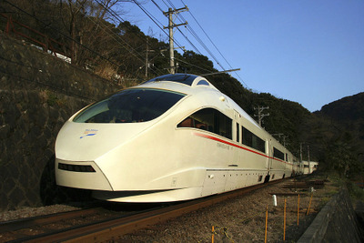 展望席が線路と並行のラウンジ仕様に…小田急VSEの新小学生応援列車　3月26日 画像