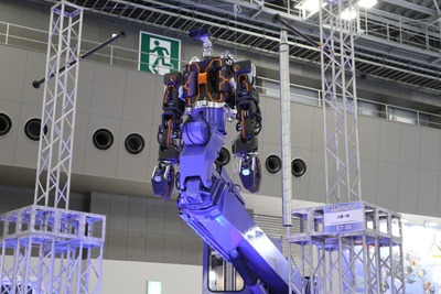トラックの上に人型ロボ!? アプリケーションロボの世界…2022国際ロボット展 画像