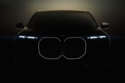 BMW 7シリーズ 次期型、大型キドニーグリル採用へ…ティザー 画像