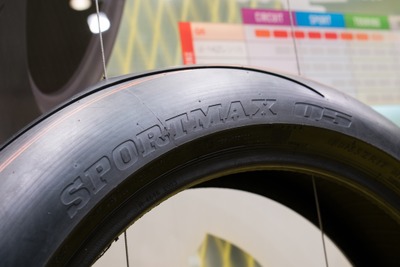 ダンロップの新タイヤ「SPORTMAX Q5」が初お披露目！ EV専用タイヤも登場…東京モーターサイクルショー2022 画像