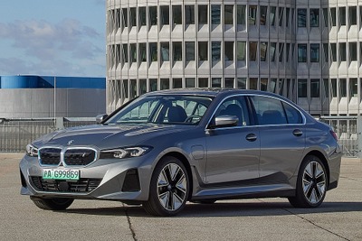 BMW 3シリーズ のEV、航続は526km…5月中国発売へ 画像