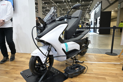 航続104kmの原2EVスクーター『E01』、月額2万円でリースはかなりお得？…東京モーターサイクルショー2022 画像