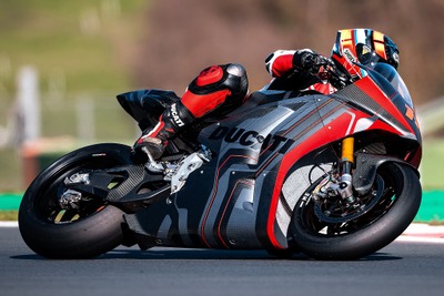 ドゥカティの電動バイクレーサー、テストの最初の段階は順調…2023年から供給へ 画像