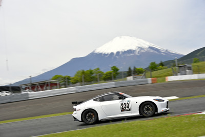 日産 Z 新型のレース仕様現る…スーパー耐久公式テストで順調に周回 画像