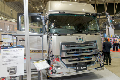 大型トラックのハンドルを指一本で動かす：UDアクティブステアリング…ジャパントラックショー2022 画像