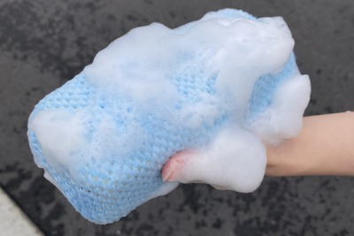 夏の洗車に最適…泡が持続するスポンジと乾きにくいシャンプー発売　カーメイト 画像