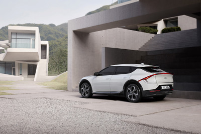 キア『EV6』デザイン発表 EV専用プラットフォーム採用の新型クロスオーバー 画像