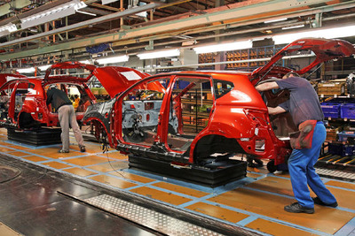 日産、イギリス工場で生産削減 画像