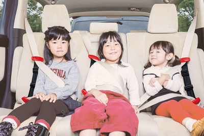 日の丸交通の子育てタクシー、子ども用携帯シートベルト「スマートキッズベルト」を導入 画像
