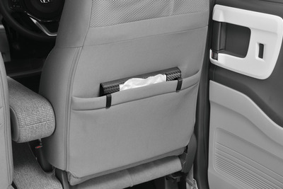 超薄型ティッシュケース! すき間にすぽっと装備…車内の雰囲気を損なわない 画像