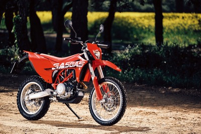 「ガスガス」って何だ? GASGAS『SM&ES700』は、実は血統書付きのストリートスポーツだった 画像