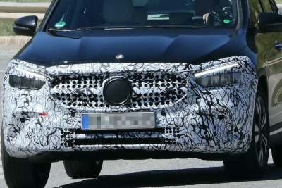 メルセデスベンツ『GLA』は生き残ることができるか? 大規模マイチェンをスクープ 画像