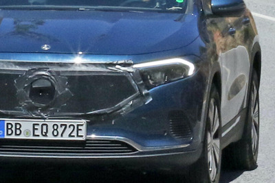 メルセデスベンツ最小の電動SUVが初の大幅改良へ、フロントマスクは「EQS」風? 画像