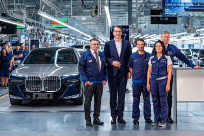 BMW 7シリーズ 新型、生産開始…初設定のツートーン仕様がラインオフ 画像