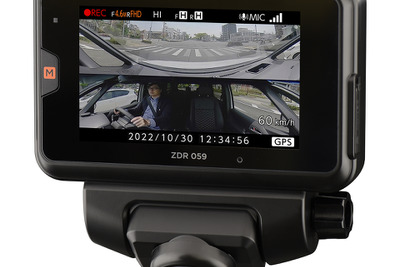 「家族や社員を見守る」360°カメラ搭載通信型ドラレコ発売へ　コムテック 画像
