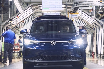 VW、米国でEV生産を開始…SUV『ID.4』がラインオフ 画像