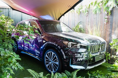BMW iX1 アートカーは「喜びと持続可能性」のメッセージ…新型EV 画像